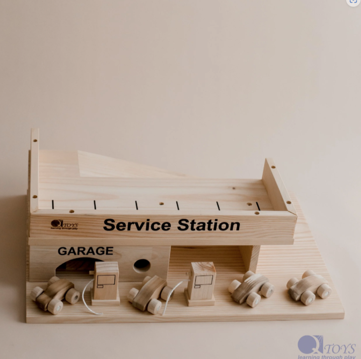 Q Toys | Solid Wooden Service Station