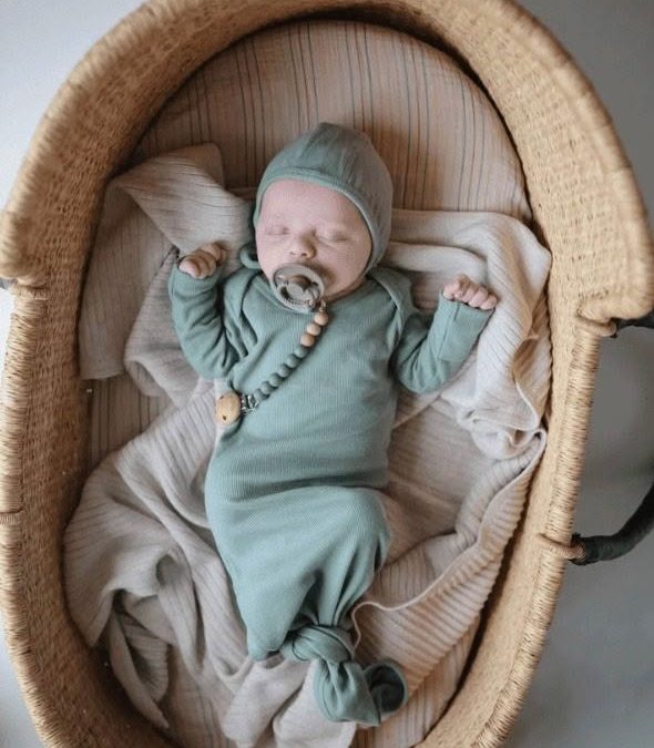 Mushie | Ribbed Knotted Baby Gown - Roman Green (0-3 MONTHS) - Image 2
