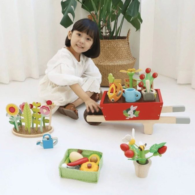 Tender Leaf Toys | Garden Wheelbarrow Set - Image 3