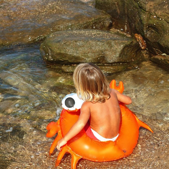 SUNNYLiFE | Kiddy Inflatable Pool Ring, Sonny the Sea Creature Neon Orange - Image 10
