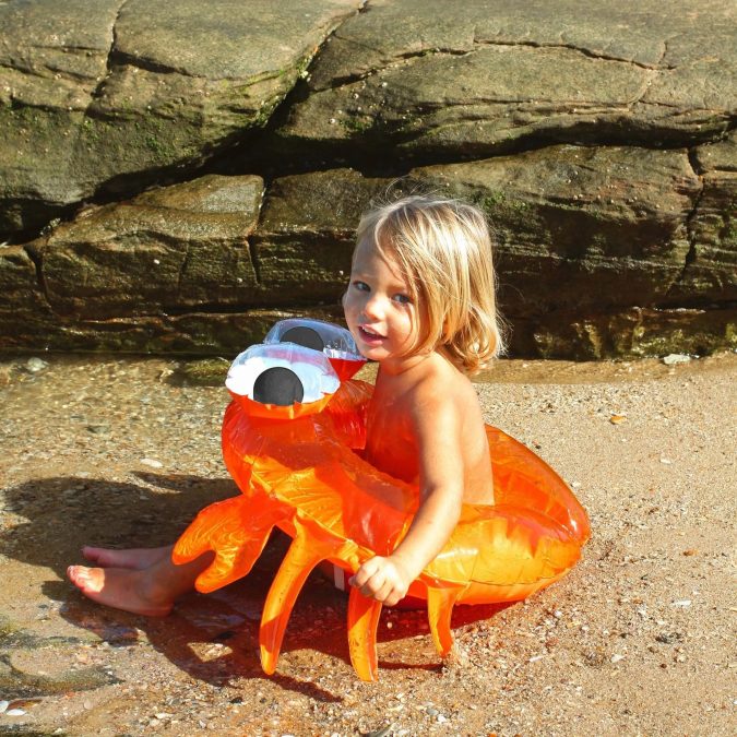 SUNNYLiFE | Kiddy Inflatable Pool Ring, Sonny the Sea Creature Neon Orange - Image 2