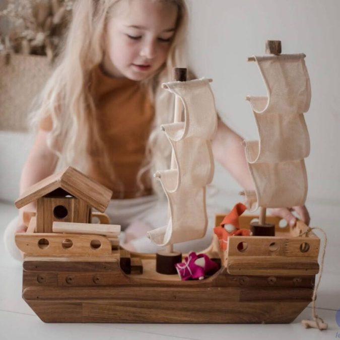 Qtoys | Wooden Pirate Ship - Image 2