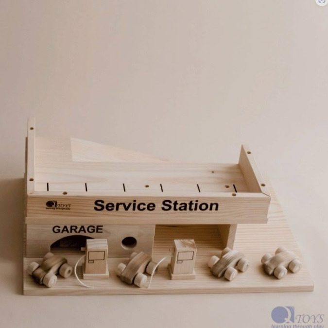Qtoys | Solid Wooden Service Station