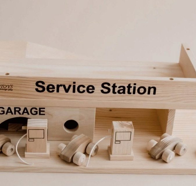 Qtoys | Solid Wooden Service Station - Image 2