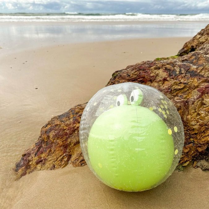 SUNNYLiFE  | Inflatable Beach Ball, Cookie The Croc - Image 3