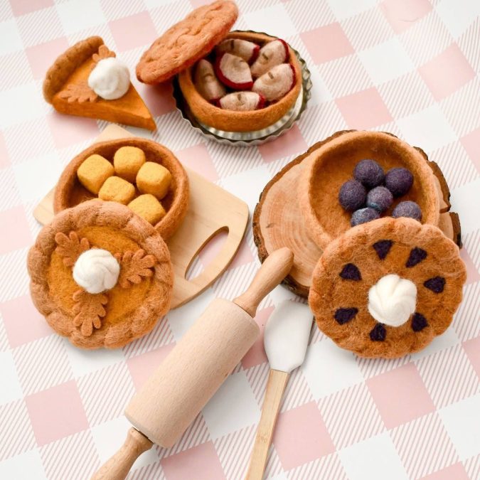 Tara Treasures | Felt Play Food, Apple Pie - Image 4