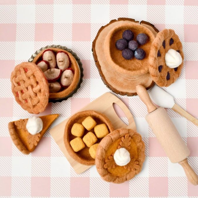 Tara Treasures | Felt Play Food, Apple Pie - Image 3