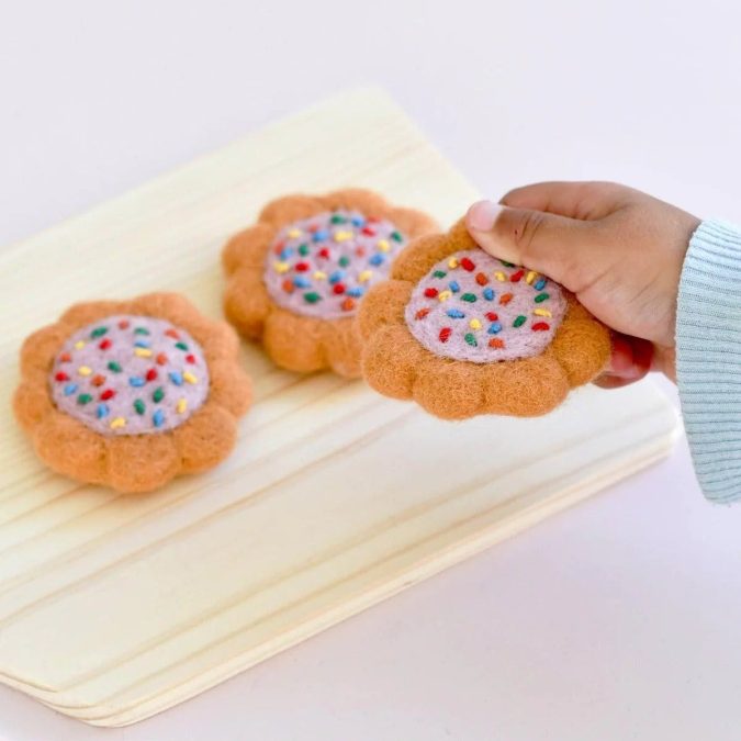Tara Treasures | Felt Play Food, 100s and 1000s Biscuit - Image 3