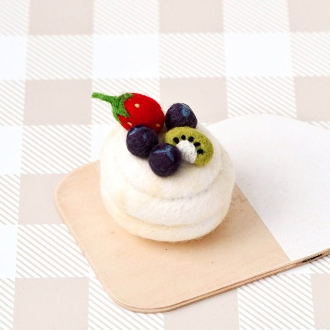 Tara Treasures | Felt Play Food, Pavlova Meringue Dessert - Image 4