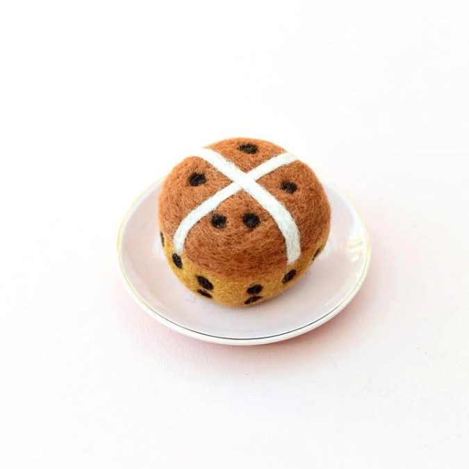 Tara Treasures | Felt Play Food, Hot Cross Bun - Image 5