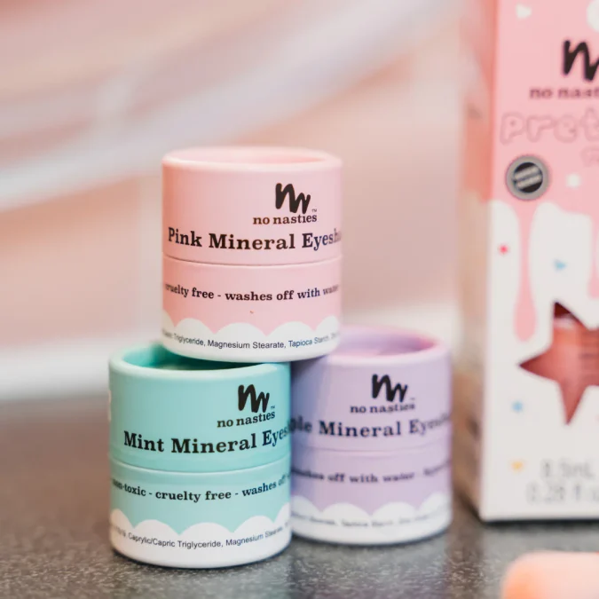 No Nasties | Natural Kids Mineral Eyeshadow, Purple - Image 4