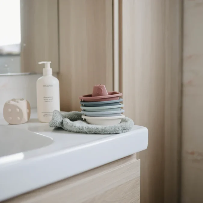 Mushie | Bath Boats, Petal - Image 3